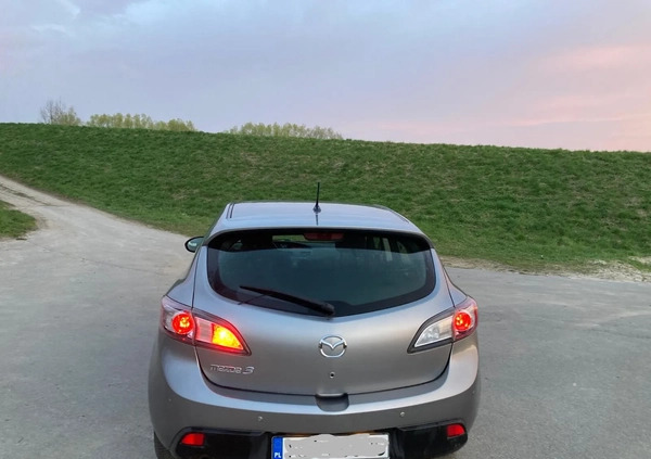 Mazda 3 cena 24900 przebieg: 151500, rok produkcji 2010 z Zawichost małe 301